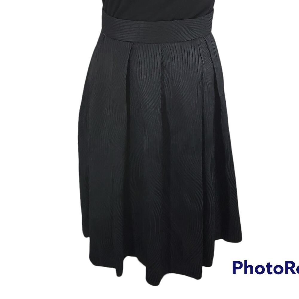 H&M | Black, Textured Skirt with Exposted Zipper | Size 10